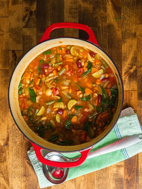 Copycat Minestrone Soup Olive Garden, Copycat Olive Garden Minestrone Soup, Copycat Olive Garden Minestrone, Olive Garden Minestrone, Soup Olive Garden, Olive Garden Alfredo Sauce Recipe, Freezer Soups, Olive Garden Minestrone Soup, Copycat Recipes Olive Garden