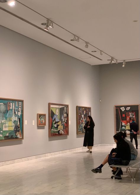 Museum Visit Aesthetic, Picasso Museum Paris, Museum Art Aesthetic, Travel Inspo Aesthetic, Art Gallery Pics, Barcelona Art Museum, Barcelona Museums, Teleportation Machine, Collecting Postcards