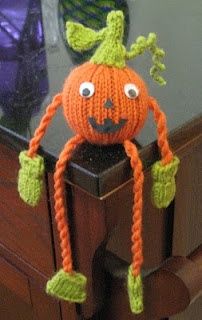 ChemKnits: Free Halloween Knitting Patterns Halloween Knitting Patterns Free, Halloween Knitting Patterns, Halloween Knitting, Knitting Patterns Free Dog, Knitted Toys Free Patterns, Holiday Knits, Animal Knitting Patterns, Halloween Crochet Patterns, Knitting Patterns Toys