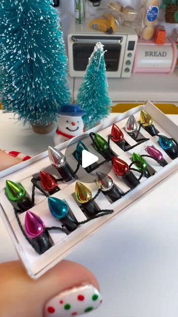 M I N I  B A K E S 💫 on Instagram: "How I made my Mini Christmas Lights in a forever box #howto  #miniature #mini #tutorials #learn #christmas #crafting" Miniature Christmas Ornaments Diy, Christmas Miniatures Diy, Mini Christmas Lights, Christmas Crafting, Miniature Diy, Miniature Christmas, Mini Christmas, Ornaments Diy, Diy Christmas Ornaments