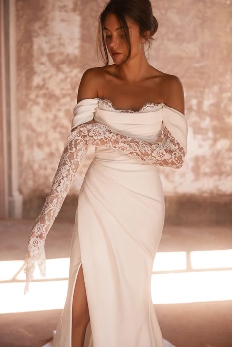 Ruched Wedding Dress, Wedding Platform, 2024 Wedding Dresses, Curve Hugging Dress, Column Wedding Dress, Wedding Dress Brands, Off Shoulder Wedding Dress, Trendy Wedding Dresses, Stunning Wedding Dresses