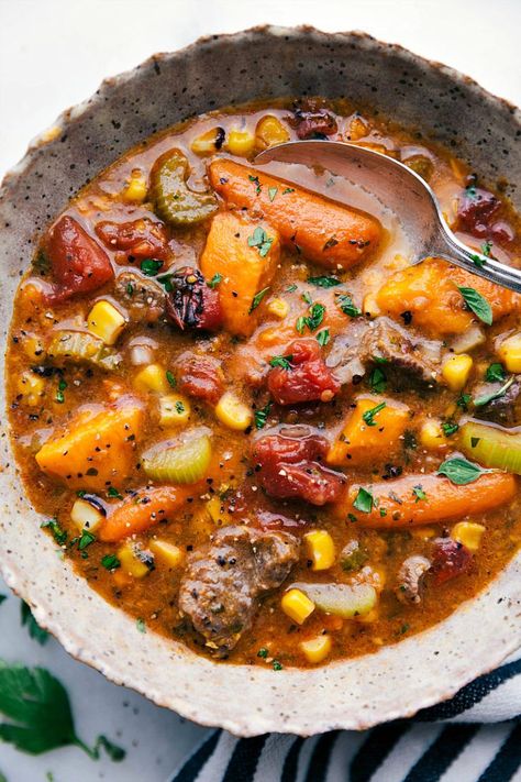 A delicious, hearty, and healthy sweet potato stew made in the crockpot (slow cooker). This stew is packed with the most delicious, good for you ingredients! Recipe via chelseasmessyapron #crockpot #beefand #instantpot #slowcooker Stew Vegetarian, Sweet Potato Burrito, Sweet Potato Stew, Healthy Sweet Potato, Potato Stew, Stuffed Sweet Potato Healthy, Stewed Potatoes, Homemade Dinner Rolls, Soup Recipes Slow Cooker