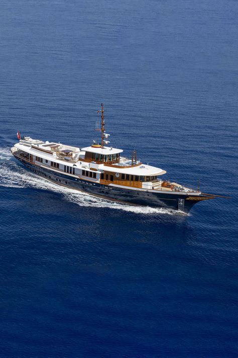 House Yacht, Classic Yachts For Sale, Vintage Yacht, Trawler Yacht, Sky Lounge, Explorer Yacht, Expedition Yachts, Sailboat Yacht, Small Yachts