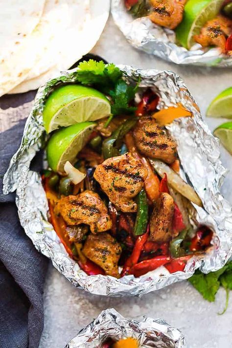 Chicken Fajita Foil Packets - Best Low Carb, Paleo, Keto Friendly Chicken Fajita Foil Packets, Mexican Fajitas, Chicken Foil Packets, Tex Mex Chicken, Foil Pack Dinners, Foil Packet Dinners, Mini Hamburgers, Foil Pack Meals, Foil Dinners