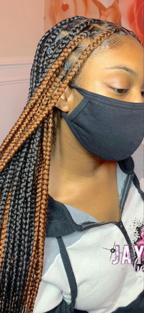 Half Brown Half Black Braids, Box Braids Two Colors Underneath, Brown And Light Brown Braids, Black Knotless Braids With Blonde, Braids Marron, Blonde And Black Knotless Braids, Black And Brown Braids, Black And Blonde Knotless Braids, Birthday Braids