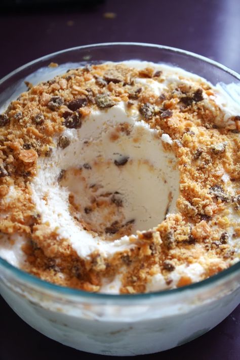 Chocolate Therapy: Double Butterfinger Ice Cream Butterfinger Ice Cream, Ice Shop, Ice Cream Recipe, Cinnamon Sugar, Sweet Desserts, Ice Cream Recipes, Scream, Plant Based, Pinterest Likes