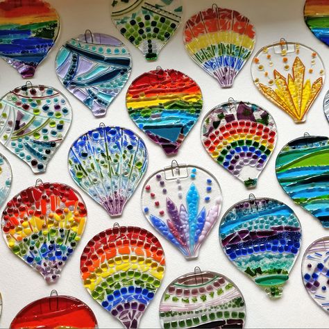 Glass Hot Air Balloon, Glass Cabin, Glass Fusion Ideas, Kiln Formed Glass, Fused Glass Artwork, Fused Glass Ornaments, Glass Fusing Projects, Glass Art Projects, Fused Glass Ideas