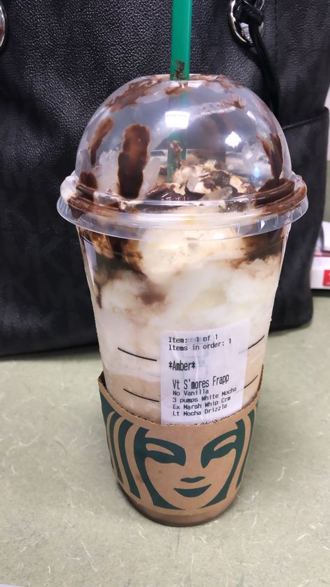 Starbucks Drinks Aesthetic, Dunkin Donut, Starbucks Secret Menu Recipes, Fast Food Drinks, Desert Drinks, Starbucks Orders, Drinks Aesthetic, Iced Starbucks Drinks, Secret Starbucks Drinks