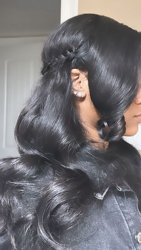 Half Up Half Down With Bow Black Women, Frontal Hairstyles With Bows, Hair With Bow Black Women, Wig Styles With Bow, Curly Wig Hairstyles With Bow, Bow Hairstyle Wig Install, Frontal Wig Hairstyles, Flat Iron Hair Styles, Quick Weave Hairstyles