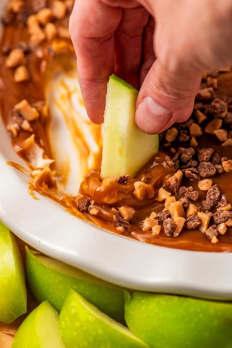 Caramel Apple Dip! With a creamy blend of thick caramel and sweetened cream cheese, this caramel apple dip is this perfect pairing of tart, crisp apples and subtle sweetness. | HomemadeHooplah.com Caramel Apple Heath Dip, Carmel Heath Apple Dip, Caramel Apple Appetizer, Apple Brickle Dip, Caramel Heath Apple Dip, Caramel Cream Cheese Apple Dip, Cream Cheese Caramel Apple Dip, Cream Cheese Apple Dip, Toffee Dip