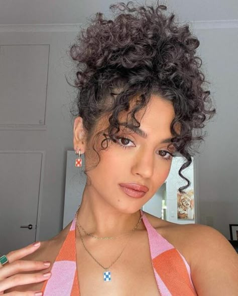 Curly Hair Up, Curly Hair Photos, Cute Curly Hairstyles, Curly Hair Styles Easy, Hairdos For Curly Hair, Curly Hair Inspiration, Curly Girl Hairstyles, Penteado Cabelo Curto, Curly Hair Care