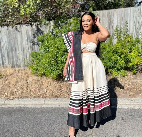 Umgidi Ideas, Xhosa Attire For Ladies, Modern Xhosa Attire, Makoti Attire, Zulu Traditional Attire, Xhosa Traditional Attire, Ancestral Healing, Posh Dresses, Xhosa Attire