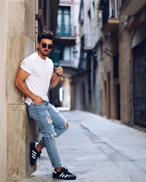 Ripped Jeans Outfit Casual, Pose Mannequin, Men Fashion Photoshoot, Mens Photoshoot Poses, Male Models Poses, Portrait Photography Men, Photographie Portrait Inspiration, Men Photoshoot, Man Photography