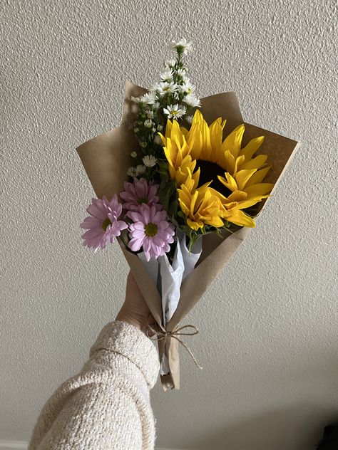 Single Flower Bouquet, Bouquets Diy, Flowers Sunflowers, Flowers For Men, Luxury Flower Bouquets, Flower Bouquet Diy, Boquette Flowers, Flower Bar, Flowers Bouquet Gift