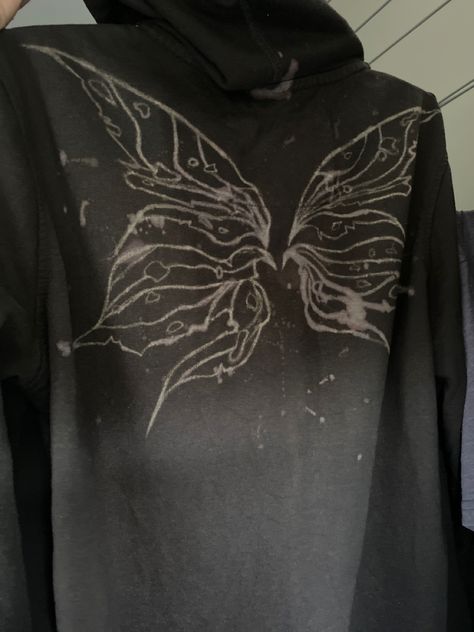 Bleached Tshirt Ideas Grunge, Bleaching Hoodie, Hoodie Bleach Design, Bleach Hoodie Designs, Fairy Hoodie, Hoodie Bleach, Paint Clothes, Diy Fairy Wings, Bleach Shirt Diy