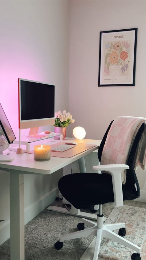 Pink Working Aesthetic, Girly Desk Aesthetic, Girly Work From Home Desk Setup, Room Table Ideas Desks, Pink Imac Desk Setup, Pink Desk Aesthetic, Desk Aesthetic Study, Pink Office Aesthetic, Estudio Aesthetic