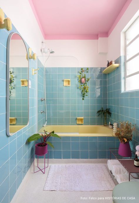 Retro Bathrooms, Urban Loft, Bathroom Color, Loft Living, Maximalism, Bathroom Colors, Painting Bathroom, Dream House Decor, Bathroom Organization