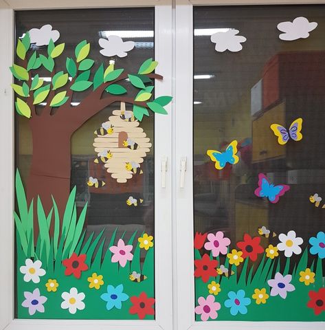 Window School Decoration, Spring Classroom Window Decorations, Spring Decorating Ideas For Classroom, Window Decoration Ideas For School, Spring Decorations Kindergarten, Classroom Window Ideas, Spring Window Decorations, Classroom Window Decorations, Spring Classroom Decorations