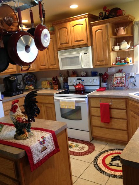 More of my rooster kitchen Rooster Themed Kitchen, Farm Theme Kitchen, Thrift Kitchen, Chicken Merchandise, Farmhouse Decor Above Kitchen Cabinets, Chicken Themed Kitchen, Decor Above Kitchen Cabinets, Chicken Kitchen Decor, Rooster Kitchen Decor