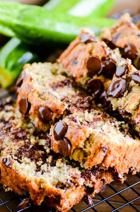 Choco Recipes, Zucchini Banana Bread Recipes, Banana Zucchini, Chocolate Chip Zucchini Bread, Zucchini Banana, Zucchini Banana Bread, Chocolate Chip Bread, Diy Easy Recipes, Zucchini Muffins