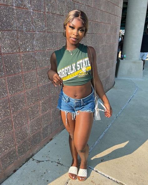 Game Day Shirts Football Diy, Hbcu Game Day Outfit, Hbcu Football Game Outfits, College Homecoming Outfit Hbcu, Homecoming Game Outfits, Rep Outfits, Hbcu Homecoming Outfits, College Gameday Outfits, Tshirts Ideas