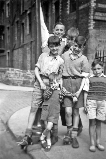 50s children pictures | Britain is no country for old men: Britain is a country where young ... 1950s Boys Fashion, 1950s Costumes, 1950s Boys, Madam Butterfly, Boys Town, Charlotte's Web, Theatre Design, Street Kids, Vintage Boys