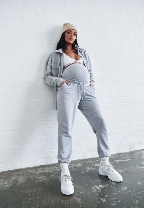 7bb060764a818184ebb1cc0d43d382aadesc52816260ri 90s Maternity, Maternity Joggers, Trendy Maternity Outfits, Skater Girl Outfits, Maternity Midi Dress, Cute Maternity Outfits, Stylish Maternity Outfits, Pregnancy Looks, Band Fits