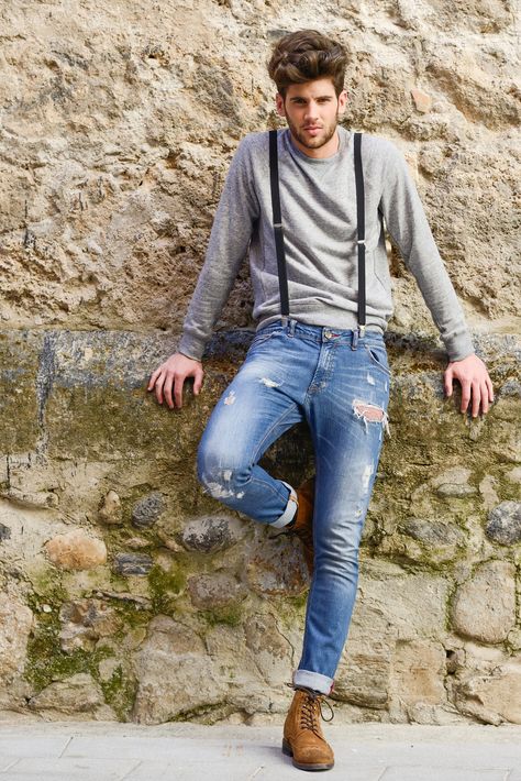 Suspenders with Stone Washed Jeans Braces Outfit, Suspenders With Jeans, How To Wear Suspenders, Suspenders Men Fashion, Suspenders Casual, Suspenders Fashion, Grey Jeans Men, Stonewashed Jeans, Jeans Outfit Men