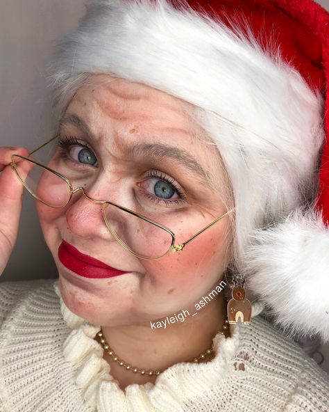 Mrs Claus Makeup Christmas, Santa Makeup Christmas, Mrs Clause Makeup Ideas, Mrs Claus Makeup Ideas, Mrs Clause Makeup, Mrs Claus Makeup, Santa Claus Makeup, Santa Makeup, Aesthetics Makeup