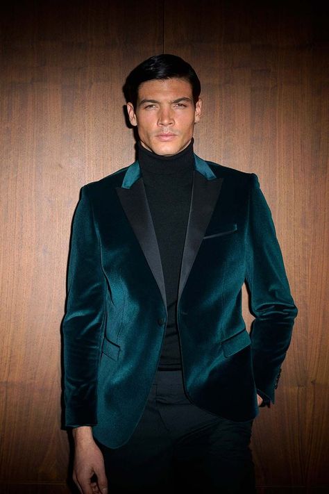 Mens Velvet Suit, Casual Suit Look, Velvet Tuxedo Jacket, Winter Birthday Outfit, Costumes For Men, Velvet Tuxedo, Latest Clothes For Men, Velvet Suit, Tuxedo Wedding