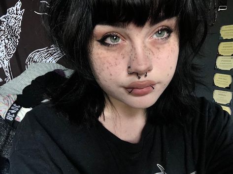 Grunge Piercings Face, Black Piercings, Non Binary Haircuts, Cute Nose Piercings, Face Piercings, Cool Piercings, Piercing Inspo, Facial Piercings, Snake Bites