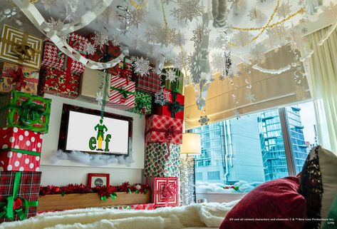 Club Wyndham’s Midtown 45 in NYC has an Elf movie themed hotel room (2019) Christmas Movie Cubicle Decorations, Elf Movie Office Decorating Ideas, Elf Movie Christmas Decorations, Elf The Movie Decorations, Elf Movie Decorations, Movie Elf Decorations, Christmas Movie Themed Parade Floats, Elf Movie Christmas Decor, Elf Movie Decor