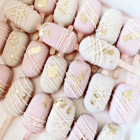 Pink Cakesicles, Fancy Cake Pops, Gold Baby Shower Cake, Chocolate Bonbons Recipe, Gourmet Candy Apples, Cake Popsicles, Chocolate Covered Strawberries Bouquet, Cake Pop Decorating, Baby Shower Cake Pops