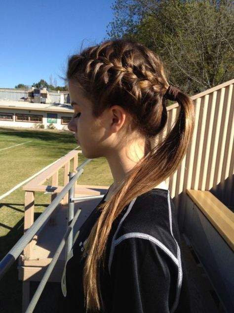 Braid into ponytail. Great for when you have PE Running Hairstyles, Carmen Dell'orefice, Distance Running, Sport Hair, Blonde Hairstyles, Sports Hairstyles, Sporty Hairstyles, Braided Ponytail, Volleyball Hairstyles