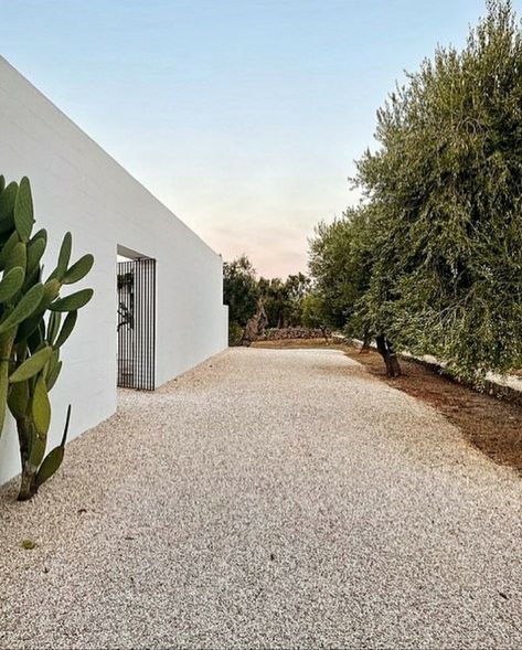 Puglia Farmhouse, Italian Balcony, Masseria Moroseta, Walk Photo, Ostuni Puglia, Joshua Tree House, Early Morning Walk, Italian House, Beach Cabin