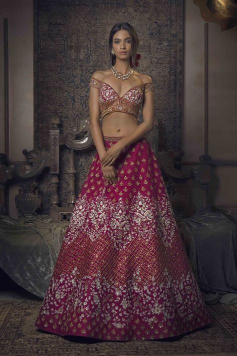 Soltee by Sulakshana - Sulakshana Monga Pictures | Bridal Wear in Delhi NCR - WedMeGood Trending Bridal Lehenga 2023, Latest Bridal Lehenga 2024, Latest Lehenga Design 2024, Latest Wedding Lehenga Designs, Trending Bridal Lehenga, Lehenga Designs 2023, 2023 Brides, Sulakshana Monga, Wedding Lehengas Bridal