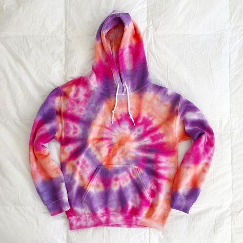 How to Tie Dye Sweatshirts & Sweatpants | the neon tea party Tie Dye Patterns Hoodie, Tie Dye Hoodie Diy, Diy Tie Dye Sweatshirt, Nyc For Kids, Dye Projects, Ty Dye, Tye Dye Patterns, Diy Tie Dye Techniques, Diy Tie Dye Designs