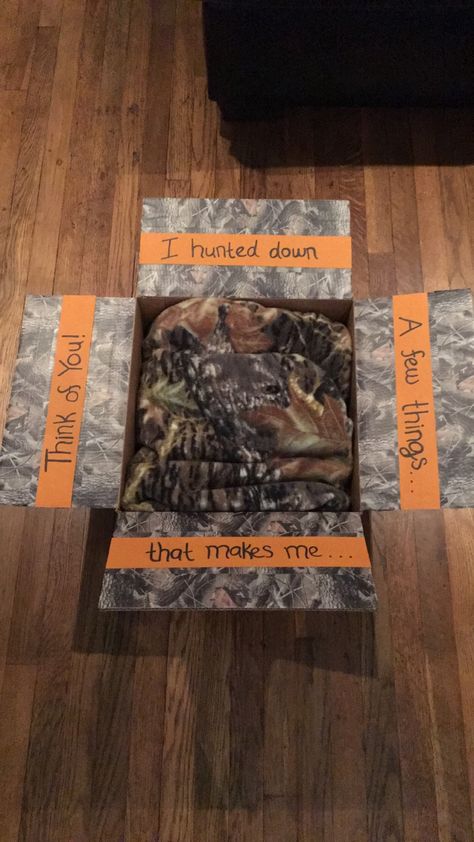 1 Year Anniversary Gifts For Boyfriend Country, Hunting Gift Baskets For Men, Camo Gift Basket Ideas, Country Gift Ideas For Him, Things To Get Your Country Boyfriend For Christmas, Presents For Country Boyfriend, Western Anniversary Gifts, Country Boy Valentines Ideas, Hunter Boyfriend Gifts