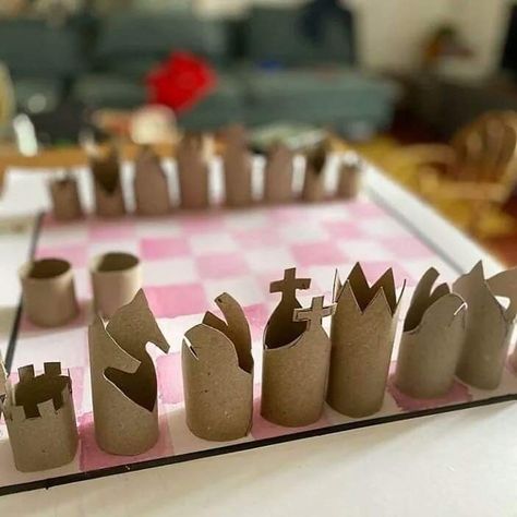 Chess Craft, Chess Diy, Chess Party, Chess Ideas, Diy Chess Set, Chess Sets, Toilet Paper Roll Crafts, Paper Roll Crafts, Chess Pieces