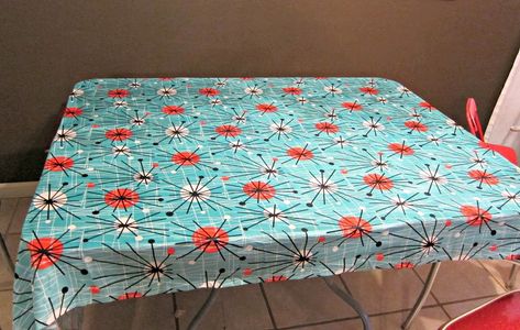 If you have a table you want to update, here’s an easy way to revamp your table, with no painting required!  Fabric is a fun way to bring color and pattern to your furniture, and epoxy gives it a polished, professional finish.This post first appeared at Crafts Unleashed, where I am a member of the … Modge Podge Table, Refinish A Table, Table Formica, Decoupage Table, Diy Resin Table, Diy Upholstery, Diner Table, Diy Table Top, Decoupage Furniture