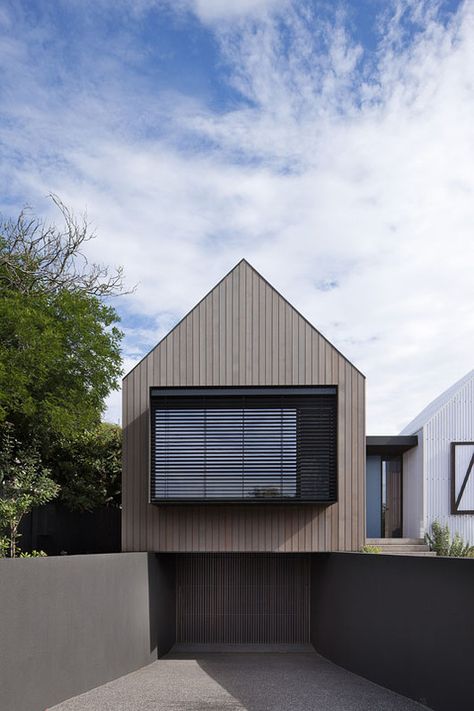 © Shannon McGrath Seaview House, Architecture Extension, Pavilion Architecture, Modern Barn House, Casa Container, Modern Barn, House Roof, Sustainable Architecture, Architectural Inspiration