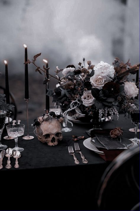 Gothic Wedding Outdoor, Black Wedding Place Settings, Black Aesthetic Wedding Decor, Dark Victorian Wedding Theme, Country Goth Wedding, Dark Wedding Venues, Dark Fairy Tale Wedding, Gothic Wedding Venues, Black Wedding Aesthetic