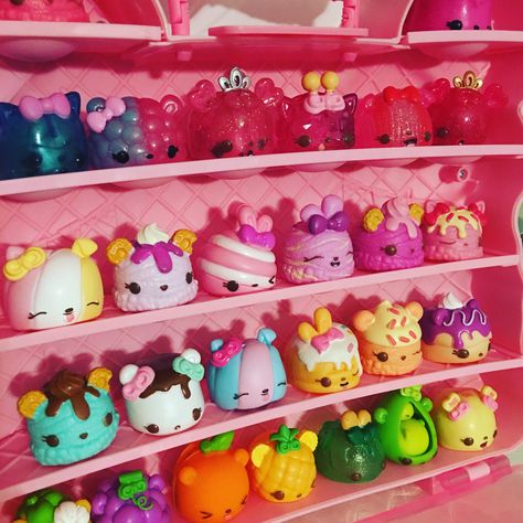 My Daughters New Num Nom case! Numnums Toys, Num Noms Wallpaper, Num Noms Cake, Num Nom, Num Nums Toys, Nom Nums, Num Noms Aesthetic, Num Noms Characters, Num Noms