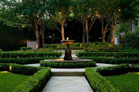 16 Magnificent Traditional Landscape Designs You Would Never Want To Leave Leighton Buzzard, Landscape Gardening, Pool Landscape Design, Modern Landscape Design, Easy Landscaping, Formal Garden, Front Landscaping, Buzzard, Classic Garden