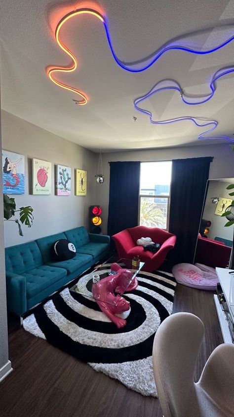 Teen Hangout Space Decorating Ideas, Cool Apartment Decor, Vibey Room Decor, Women Cave, Hypebeast Room, First Apartment Decorating, Chill Room, Apartment Living Room Design, Dream Apartment Decor