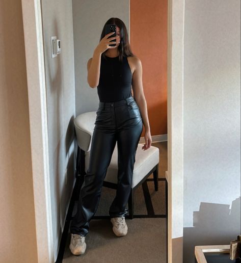 Yeezy 500 Outfit, All Black Fit, Yeezy 500, Trendy Fits, All Black Outfit, Black Fits, All Black, Leather Pants, Fashion Inspo