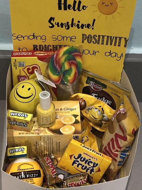 Friend Care Package Ideas, Friend Care Package, Sunshine Care Package, Care Package Ideas, Diy Best Friend Gifts, Box Of Sunshine, Bff Birthday Gift, Bff Birthday, Package Ideas