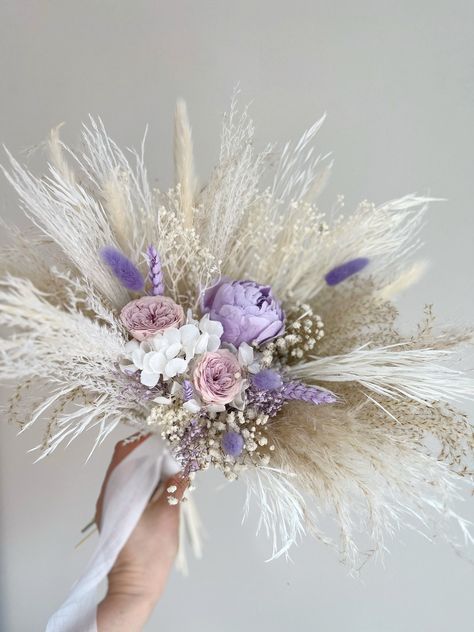 Lavender And Pink Wedding, Dusty Purple Wedding, Flowers For Bride, Violet Bouquet, Western Elements, Lavender Boutonniere, Lavender Wedding Bouquet, Rose Gold Boho, Bouquet Lavender