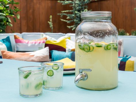 Spicy Lemonade with Jalapeño Ice Cubes Pineapple Marmalade, Cauliflower Fries, Spicy Lemonade, Jalapeno Lemonade, Ice Cubes Recipe, Grilled Turkey Breast, Party Wraps, Mediterranean Cauliflower, Cheddar Bagels