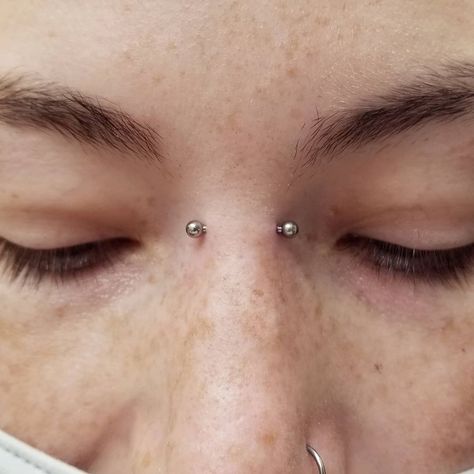 Facial Percinings, Nose Bridge Piercing, Pretty Poison, Bridge Piercing, Face Piercings, Cool Piercings, Facial Piercings, Cute Piercings, Body Piercings